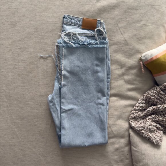 Avec Les Filles Light Wash Distressed Split Seam Jeans | Anthropologie | Size 29 - Picture 13 of 13